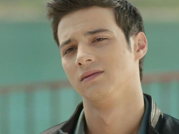 Karagül – Black Rose - Episode 8