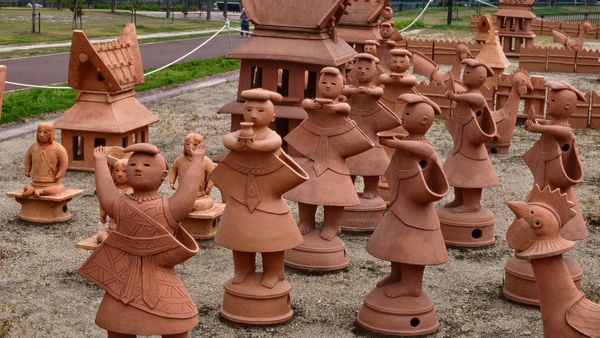 Mysteries of the Ancient Dead - Guanche Mummies, Haniwa Figurines, Stonehenge