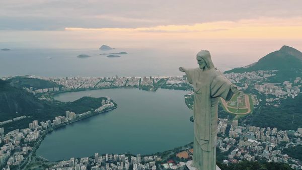 The Wonder Guys - Além das Praias: A Dura Realidade da Vida no Rio