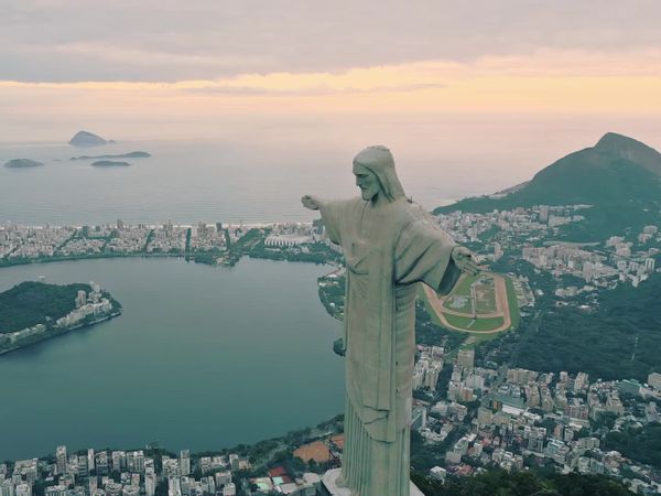 The Wonder Guys - Além das Praias: A Dura Realidade da Vida no Rio