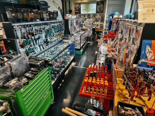 SAMMIT - The Greatest Tool Shop on Earth