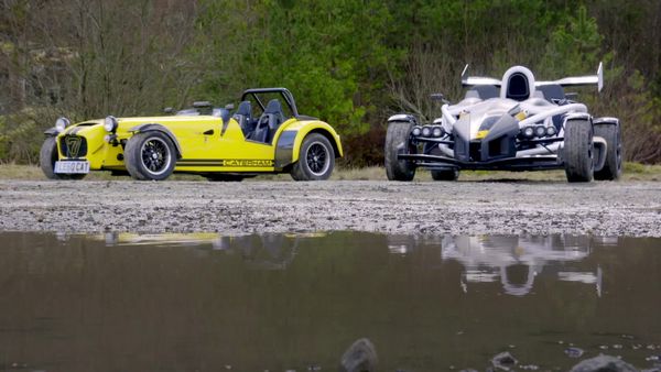 Head 2 Head - 2017 Ariel Atom 3.5R vs. 2017 Caterham 620R