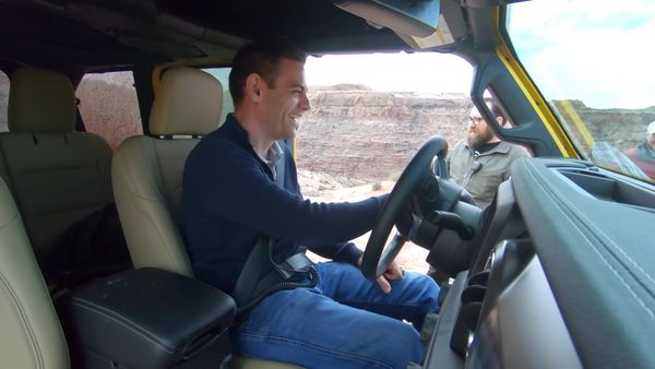Head 2 Head - Jeep Wrangler Rubicon vs. Mercedes-Benz G550
