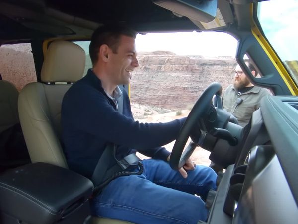 Head 2 Head - Jeep Wrangler Rubicon vs. Mercedes-Benz G550