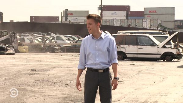 Tosh.0 - September 22, 2010 - Reporter Who Can't Break Glass