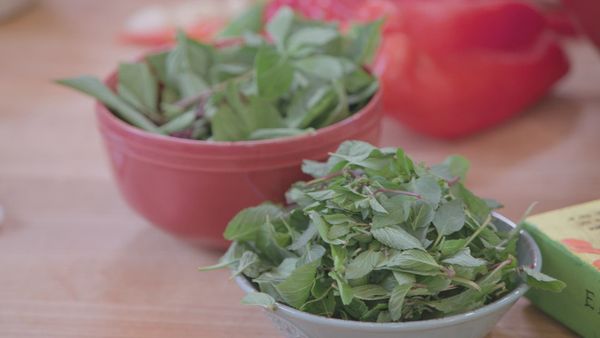 Rachael Ray's Meals in Minutes - Thai Chicken with Sweet and Hot Peppers