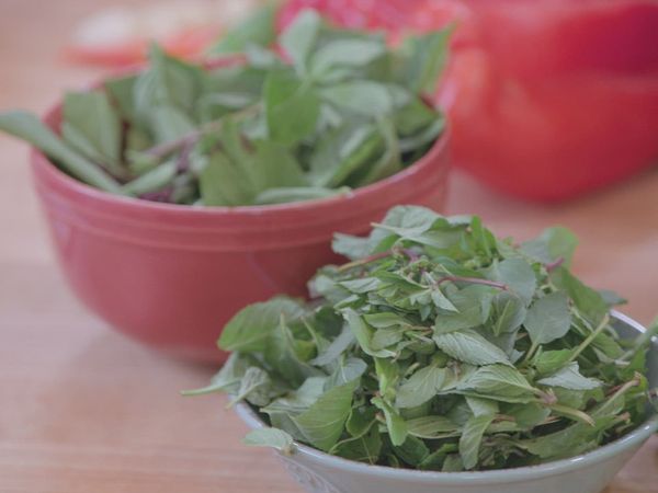 Rachael Ray's Meals in Minutes - Thai Chicken with Sweet and Hot Peppers