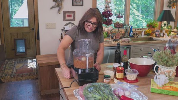 Rachael Ray's Meals in Minutes - Spaghetti With Semi-Dried Tomato Pesto & Broccolini with Sausages