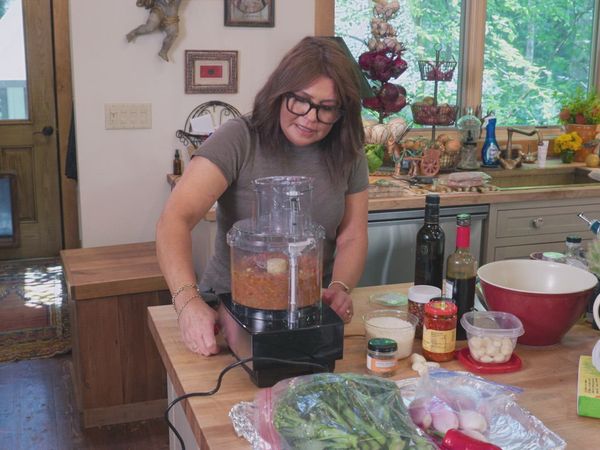 Rachael Ray's Meals in Minutes - Spaghetti With Semi-Dried Tomato Pesto & Broccolini with Sausages