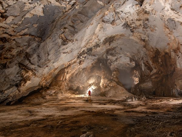 Höhlenwelten - China - Wolken in den größten Höhlen der Welt