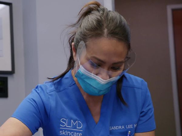 Dr. Pimple Popper: Breaking Out - Lessons in Pimple Popping