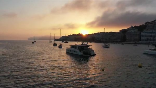 Kara and Nate - Living on a 100% Solar-Powered Yacht