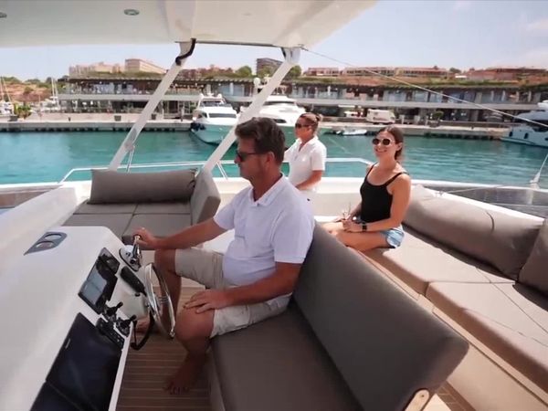 Kara and Nate - Living on a 100% Solar-Powered Yacht