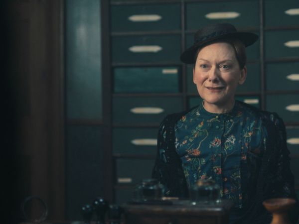Miss Scarlet and the Duke - Episode 105