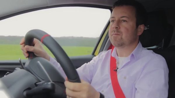 EVO - Renault Clio 200 Turbo vs. Vauxhall Corsa VXR Clubsport