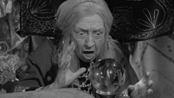Die Addams Family - Wahrsagerin Granny vor Gericht