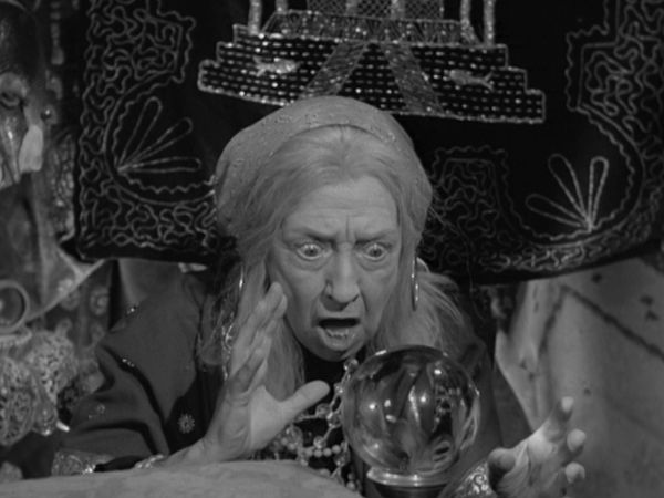 Die Addams Family - Wahrsagerin Granny vor Gericht