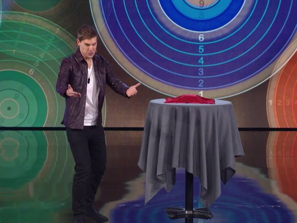 Penn & Teller: Fool Us - Single-Handed Three-Legged Twin Bullet Catch