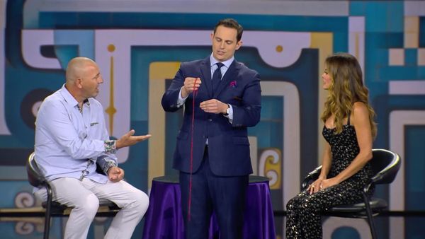 Penn & Teller: Fool Us - Magicians Like to Spoon
