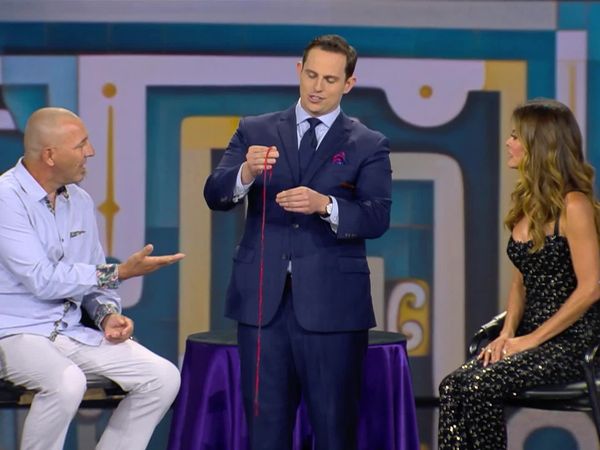 Penn & Teller: Fool Us - Magicians Like to Spoon