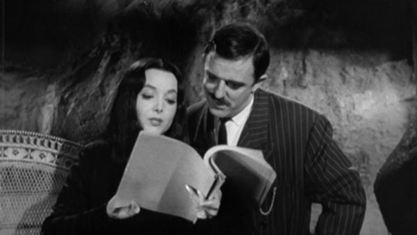 Die Addams Family - Morticia, der neue Stern am Literaturhimmel