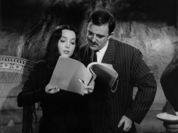 Die Addams Family - Morticia, der neue Stern am Literaturhimmel