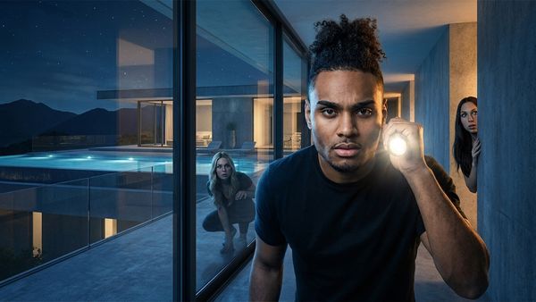 Rick Azas - Verstecken in einer Millionen-Euro-Villa