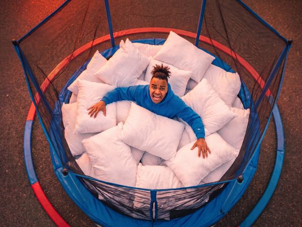 Rick Azas - 24 Stunden auf einem Trampolin überleben