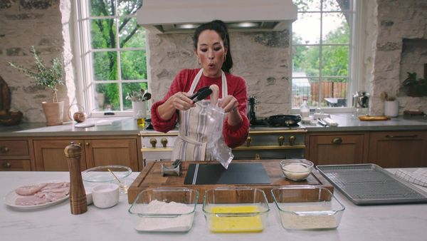 Magnolia Table With Joanna Gaines - Homemade Comfort Food