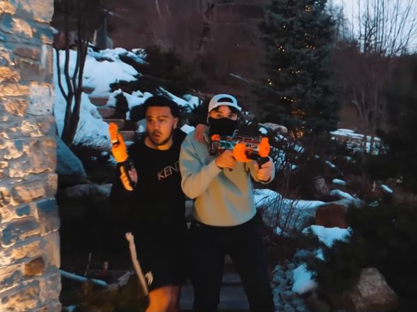 Adem & Bilal - Adem & Bilal - BATTLE ROYALE EXTRÊME AVEC NOS SOEURS DANS UN CHALET ! (GROSSE REVANCHE)