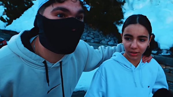Adem & Bilal - Adem & Bilal - CACHE CACHE AVEC NOS SOEURS DANS UN ÉNORME CHALET ! (ça triche comme d’hab mdrrr)