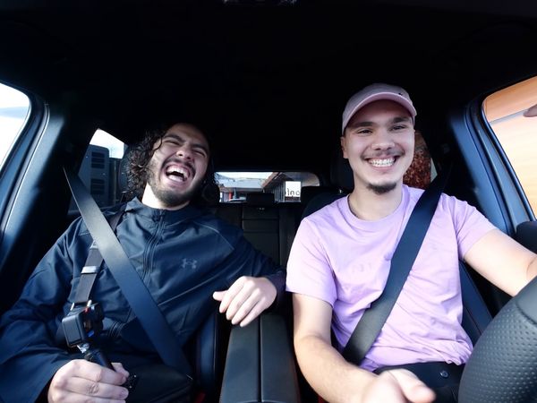 Adem & Bilal - Adem & Bilal - ESSAYE DE NE PAS RIRE EN VOITURE ! (On accoste des gens mdrrr)