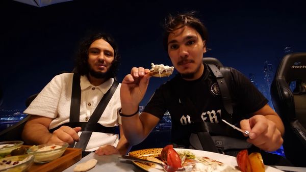 Adem & Bilal - Adem & Bilal - ON MANGE DANS UN RESTAURANT DANS LE CIEL VS SOUS L’EAU !