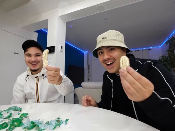 Adem & Bilal - Adem & Bilal - ON TESTE 24 MYTHES EN 24H ! (gros carnage mdrrr)