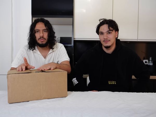 Adem & Bilal - Adem & Bilal - ON TESTE LES MARQUES DES YOUTUBEURS PENDANT 24H !