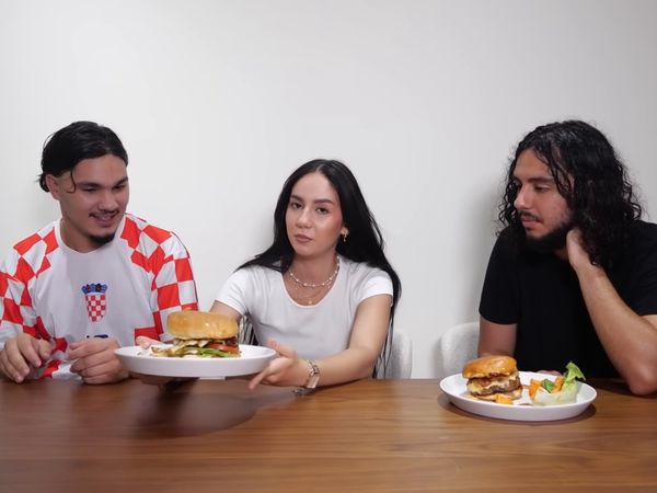 Adem & Bilal - Adem & Bilal - QUI RÉALISERA LE MEILLEUR BURGER AVEC SEULEMENT 10€ !
