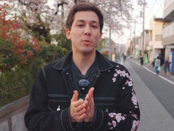 Louis-San - Louis-San - J'ai loué une petite copine au Japon (c'est exactement ce que vous pensez)