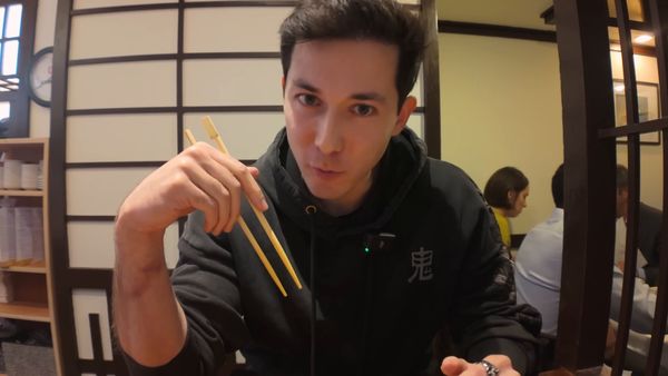 Louis-San - Louis-San - Je teste les restaurants japonais AUTHENTIQUES à Paris (mdr la carte bleue)