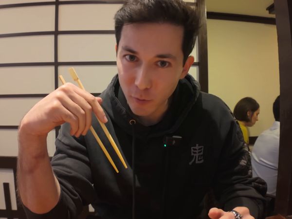 Louis-San - Louis-San - Je teste les restaurants japonais AUTHENTIQUES à Paris (mdr la carte bleue)