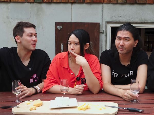 Louis-San - Louis-San - J'emmène des Japonais juger le VRAI fromage en France (feat @luisieraffineur)