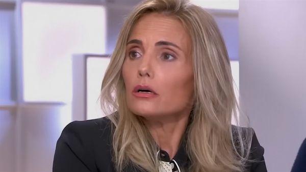 Liv - Liv - Elle CROYAIT séduire Brad Pitt, elle parlait à un ESCROC...TOUTE l'histoire