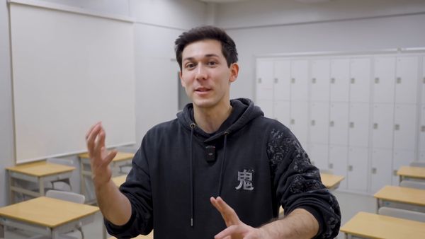 Louis-San - Louis-San - J'emmène des profs français découvrir un lycée au Japon