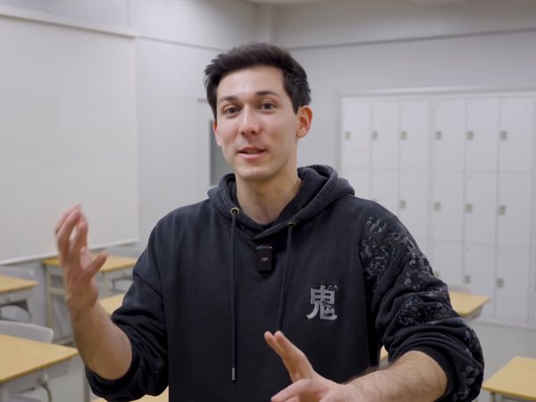Louis-San - Louis-San - J'emmène des profs français découvrir un lycée au Japon