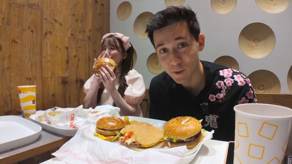 Louis-San - Louis-San - J'emmène une GROSSE MANGEUSE Japonaise professionnelle tester les FAST-FOOD en France