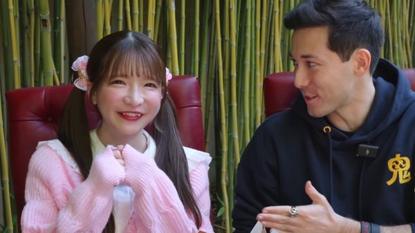 Louis-San - Louis-San - J'emmène une GROSSE MANGEUSE Japonaise professionnelle tester les resto de youtubeurs en France