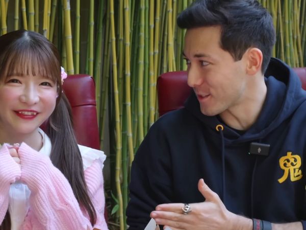 Louis-San - Louis-San - J'emmène une GROSSE MANGEUSE Japonaise professionnelle tester les resto de youtubeurs en France