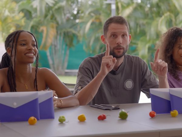 Morgan VS - Morgan VS - Le DERNIER qui quitte la table PART où il veut DANS LE MONDE !