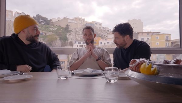Morgan VS - Morgan VS - Redouane me fait découvrir la Bouillabaisse à Marseille !