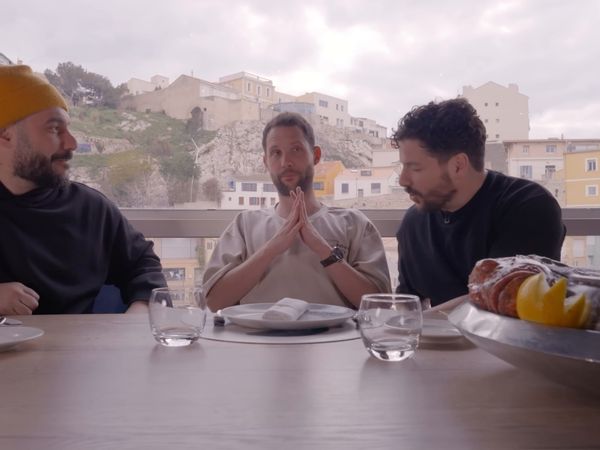 Morgan VS - Morgan VS - Redouane me fait découvrir la Bouillabaisse à Marseille !