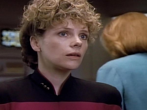 Star Trek: The Next Generation - Identity Crisis
